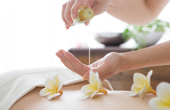 お好みのオイルを用いて肩こりを芯から揉みほぐし | 登米市のエステなら女性専用のsalon Mirach